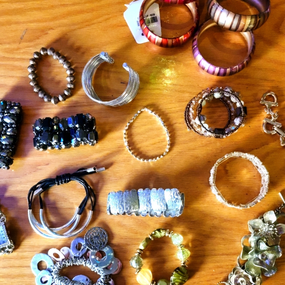 17 VINTAGE COSTUME BRACELETS